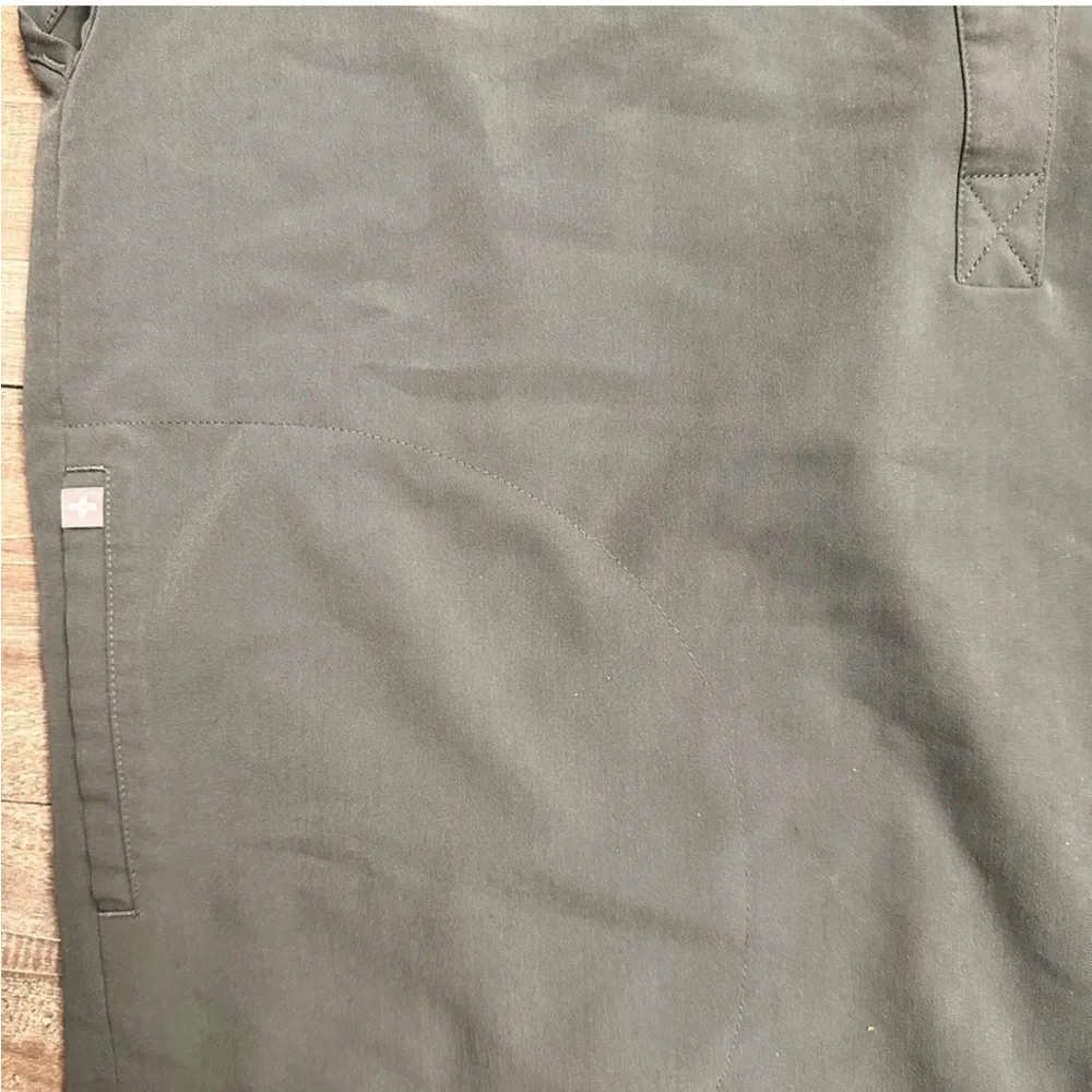 Figs women's Dark Green scrub Top - Picture 2 of 3